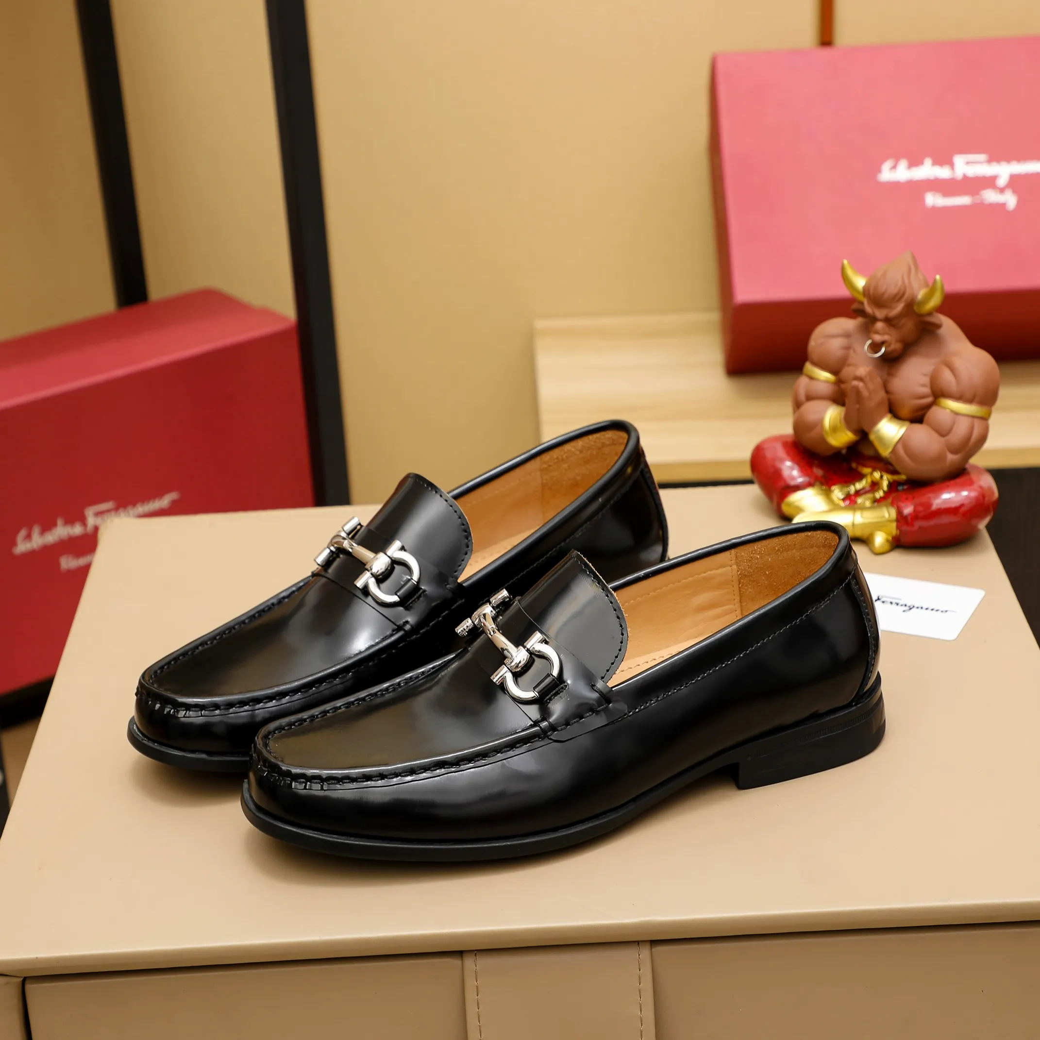 Men's clothing and shoes 💰460 🔥Ferragamo's new men's casual slip-on shoes🇨🇳Official website original 1:1 mold opening, original quality💯Fine workmanship, high-end luxury☘The upper is made of imported Italian first-layer cowhide🌴Luxury🐂leather lining🍓Rubber wear-resistant and non-slip outsole, breathable and comfortable to wear🍍The first choice for high-end men, black, size 38-45